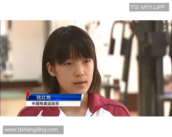 劲暴篮球女孩展现青春活力与拼搏精神的精彩瞬间 劲暴篮球女孩展现青春活力与拼搏精神的精彩瞬间
