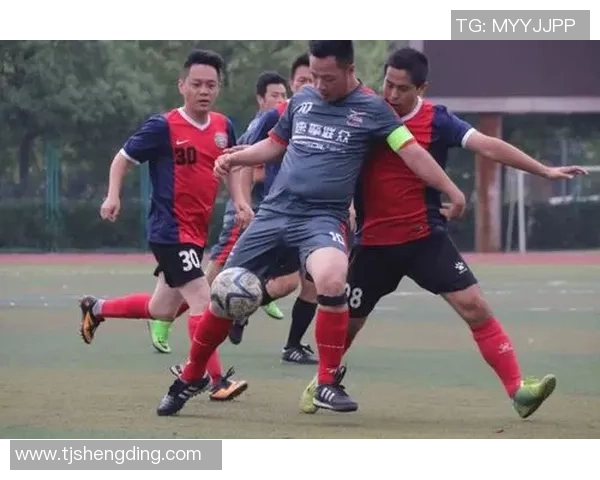 嘉定足球联赛盛况空前球迷热情高涨共同见证精彩赛事与青春梦想 嘉定足球联赛盛况空前球迷热情高涨共同见证精彩赛事与青春梦想